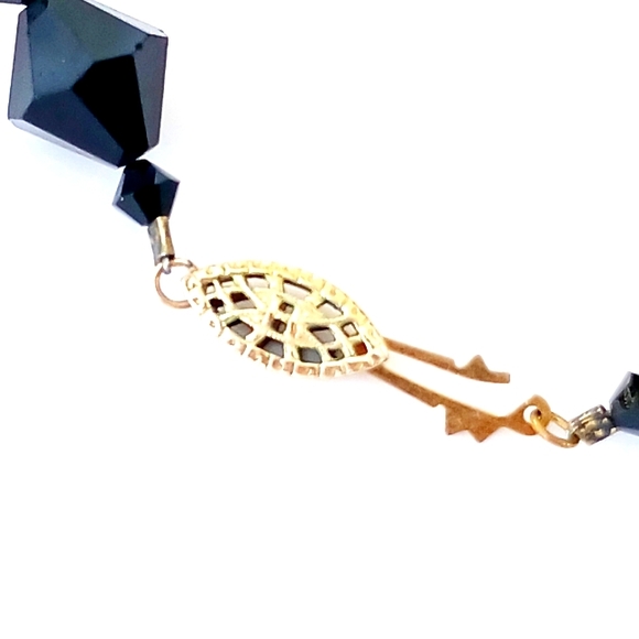 BLACK GLASS NECKLACE faceted goldtone clasp - Picture 5 of 5